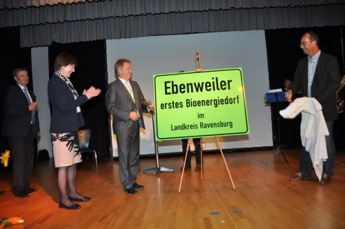 Enthüllung des neuen Ortsschilds