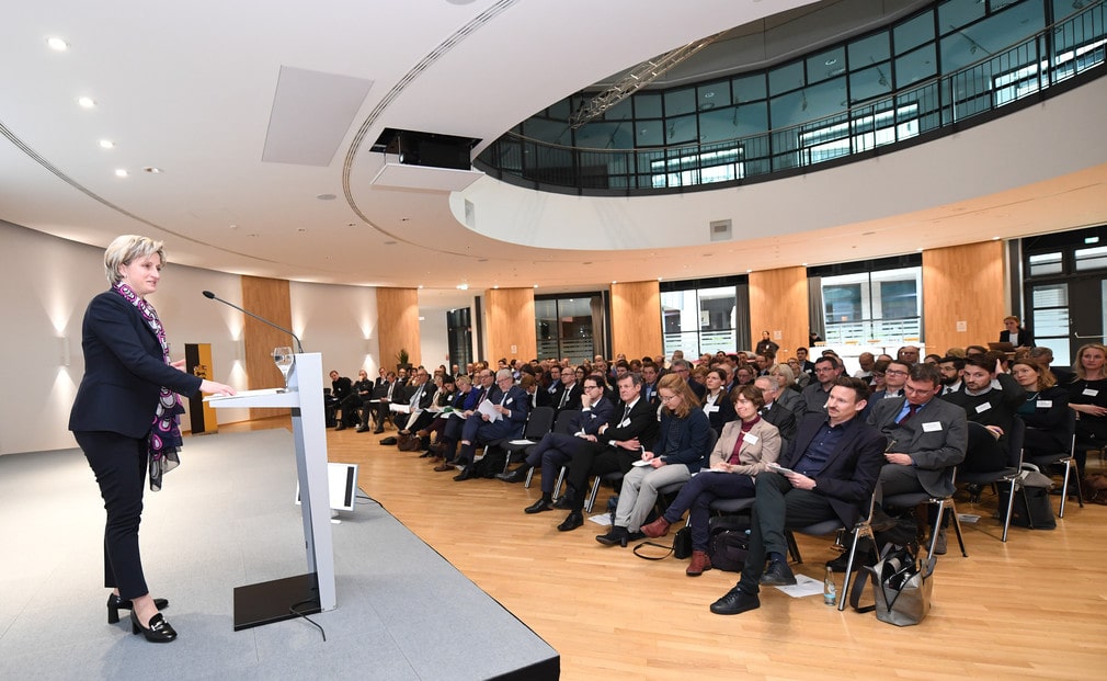 Frau Ministerin Dr. Hoffmeister-Kraut bei ihrer Begrüßungsrede